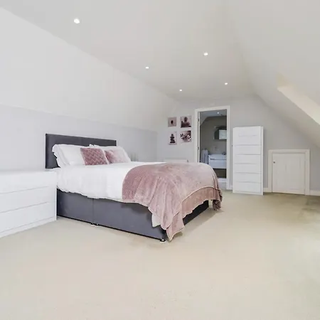 Grey Towers Stables 3 Bedroom Set In Private Grounds *