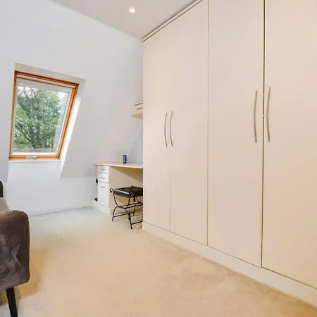 Grey Towers Stables 3 Bedroom Set In Private Grounds *