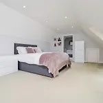 Grey Towers Stables 3 Bedroom Set In Private Grounds *